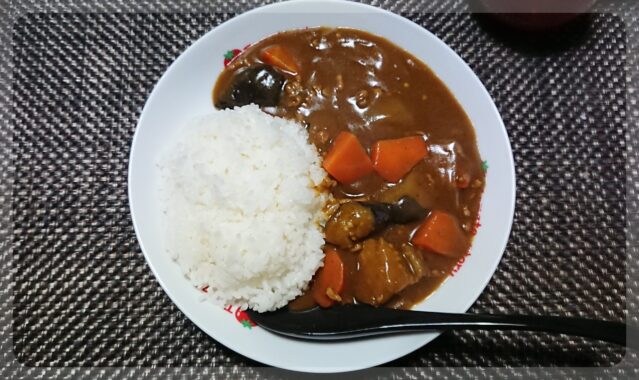 カレーは正義。冷凍揚げなすと挽き肉で時短です🍛