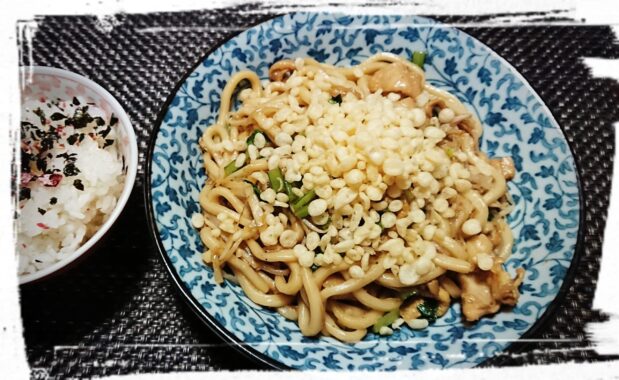 天かすは有能。最近は納豆と組み合わせることが多いですね～。サクサクザクザクの食感がクセになる😋