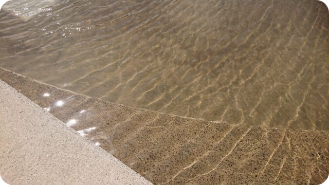 憩いの広場にある水場です。冷たくて気持ちが良さそうですね～⛲