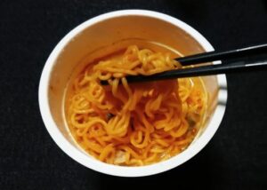 トムヤムクンスープはまぁまぁ。麺がいまいちですね～🤔