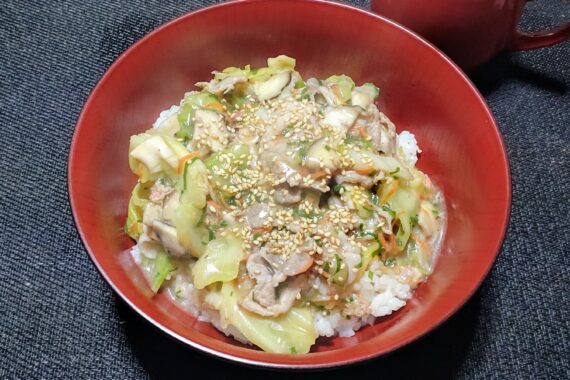 キャベツと豚コマの黄金タッグで餡かけ丼♡